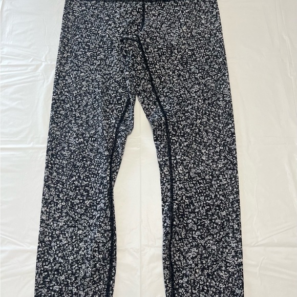 LULEMON LEGGINGS SIZE 8 .came with the bag!!! - Picture 9 of 10